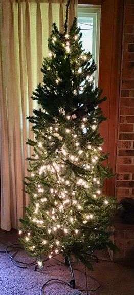 6ft Pre-Lit Christmas Tree