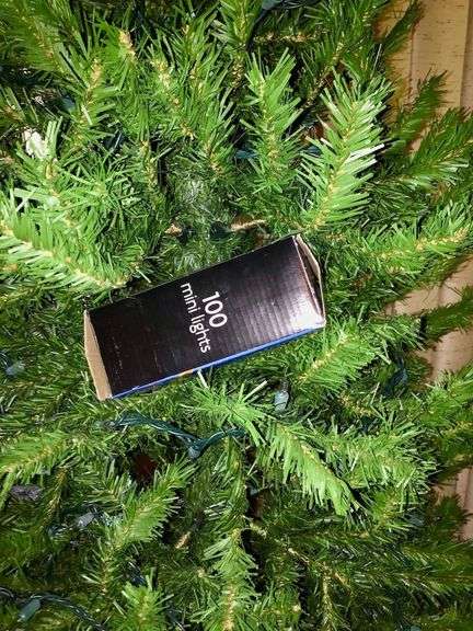 6ft Pre-Lit Christmas Tree
