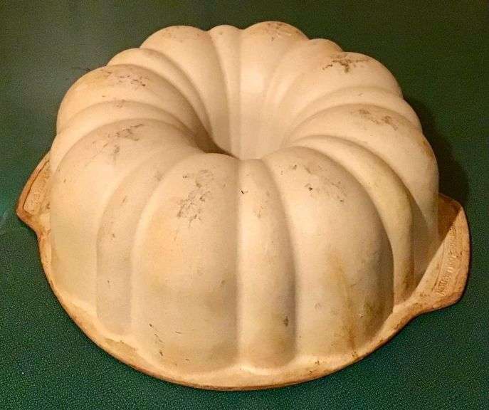 Stoneware Bundt Cake Pan