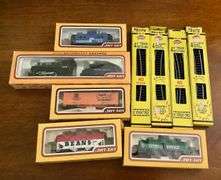 HO Scale Train Cars and Tracks