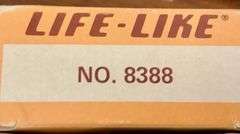 HO Scale Train Cars and Tracks