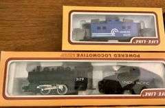HO Scale Train Cars and Tracks