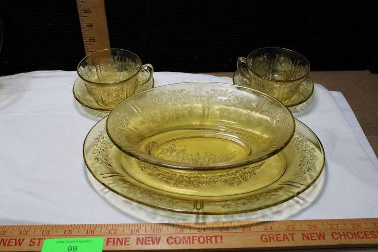 Leas Federal Glass "Cabbage Rose" Amber Depression Glass image