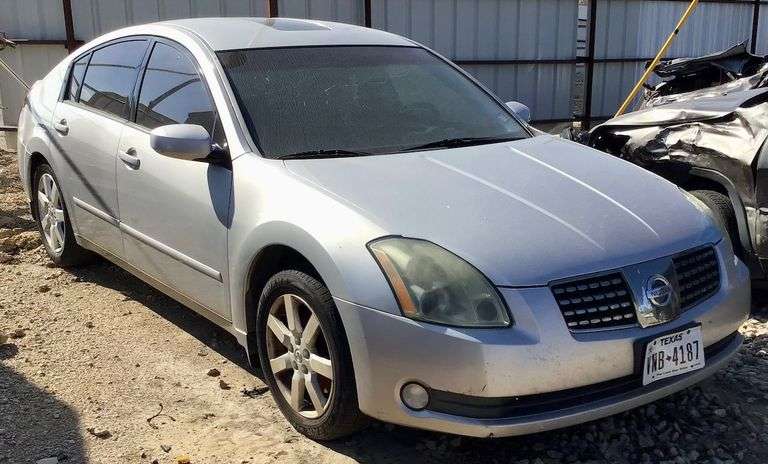 2004 Nissan Maxima image