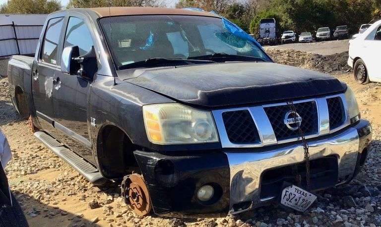 2004 Nissan Titan image