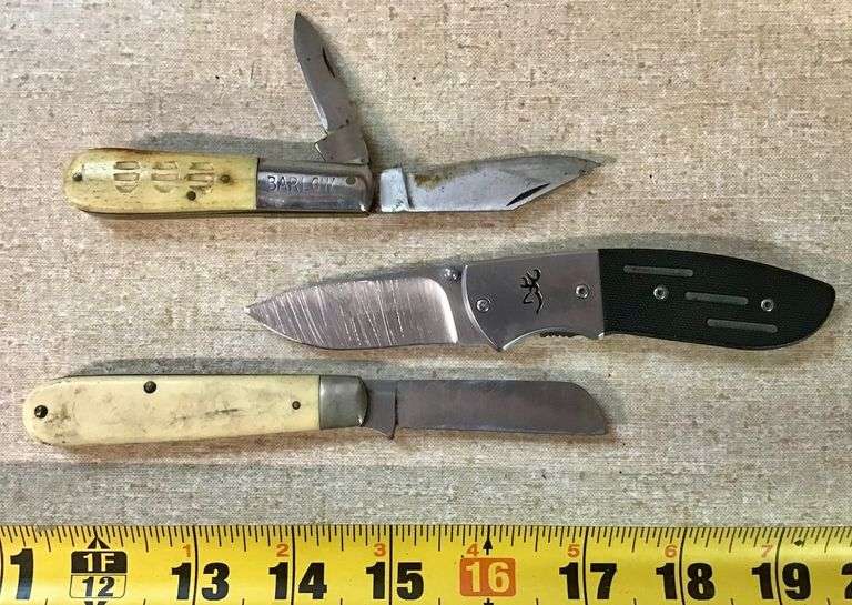 3 Folding Knives image