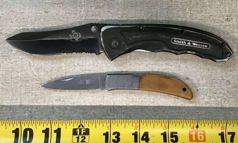 2 Folding Knives image