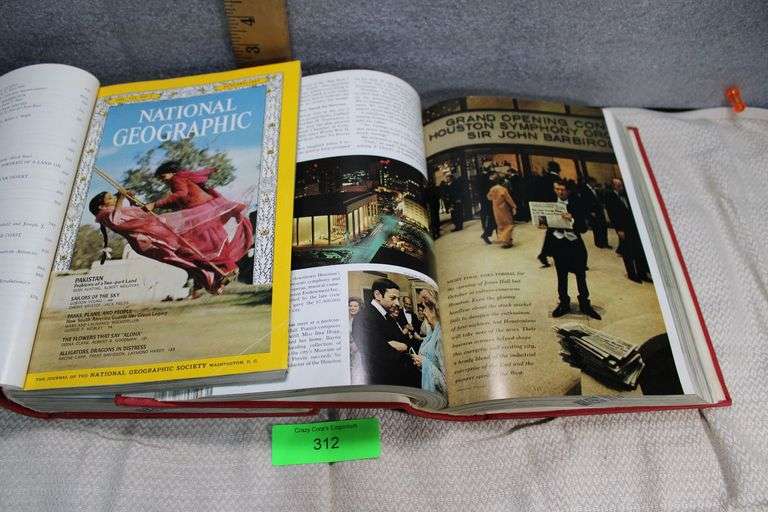 2 Pc 1967 Vol. 131-132 National Geographic image