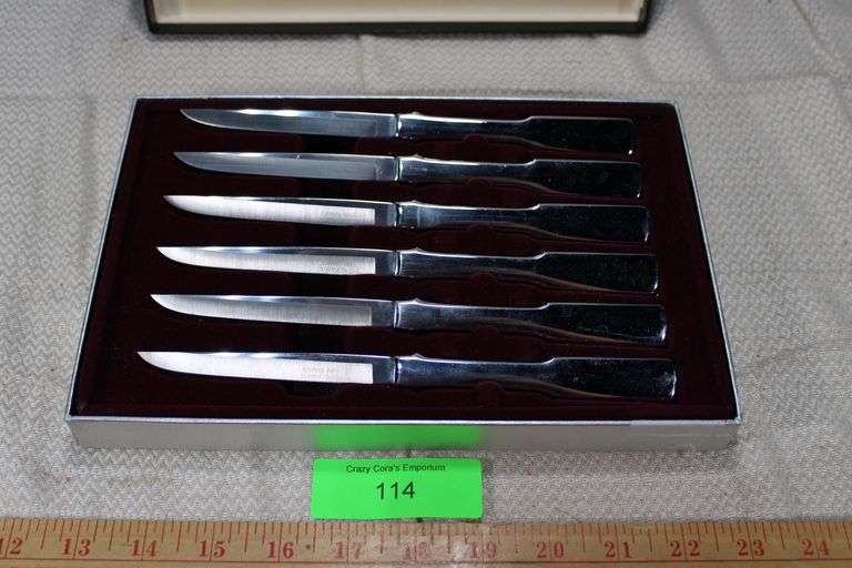 Carvel Hall Knife Set image