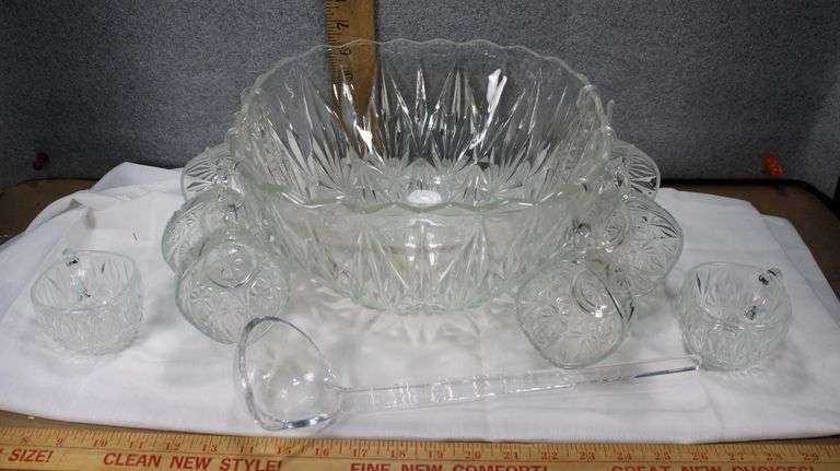 8 Cup-Bowl Set Crystal/Plastic Ladle image
