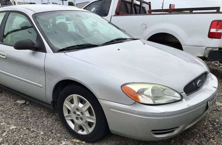 2005 Ford Taurus