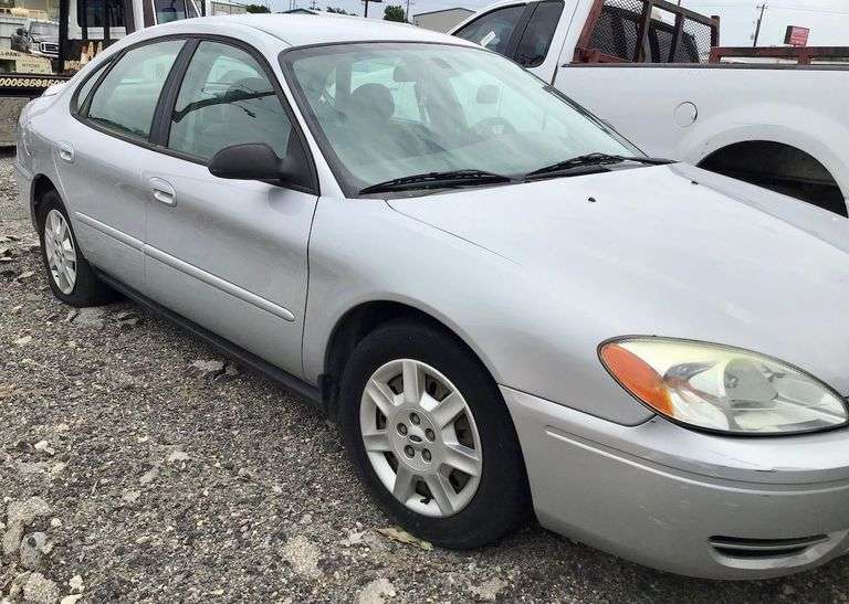 2005 Ford Taurus