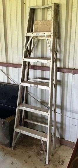 6ft Aluminum Step Ladder image