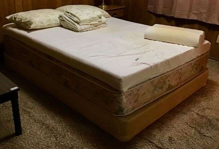 Full Size Bed image