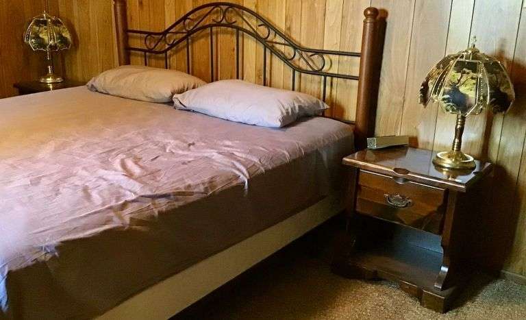 Pair of Lamps and Night Stands image