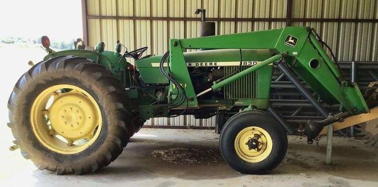 John Deere 1830 Tractor image