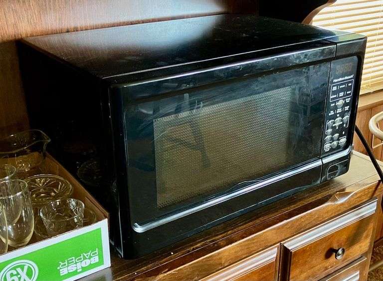 Hamilton Beach 1000 Watt Microwave Oven image