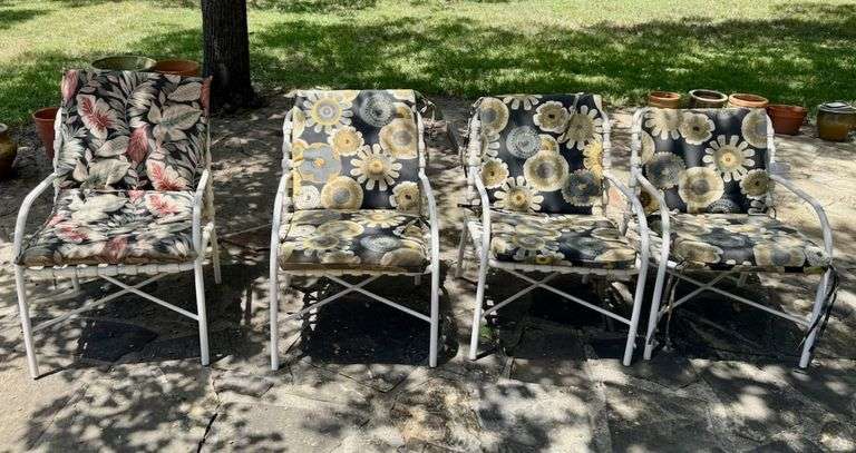 Table and 4 Chairs with Pads image
