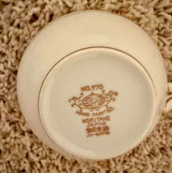 1 Santa Plate, 1 Santa Tray, 2 Santa Mugs, 1 Santa image