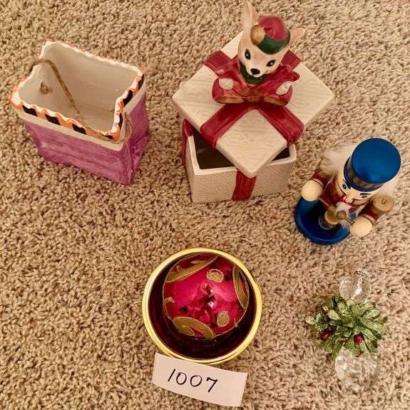 Miscellaneous Christmas Ceramics image
