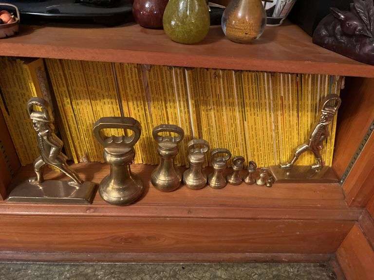 Contents of 11th set of shelves.