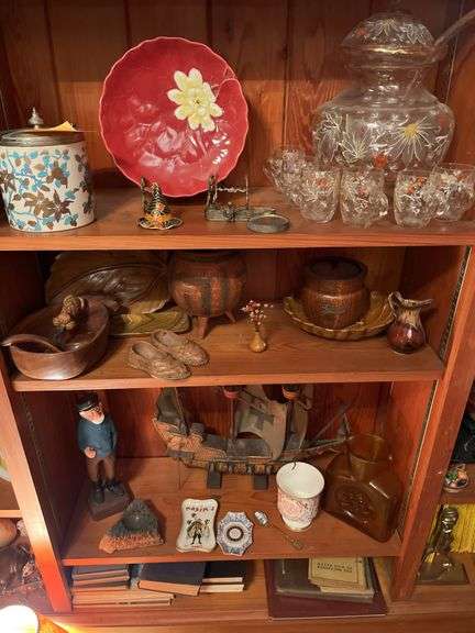 Contents of 7th set of shelves.