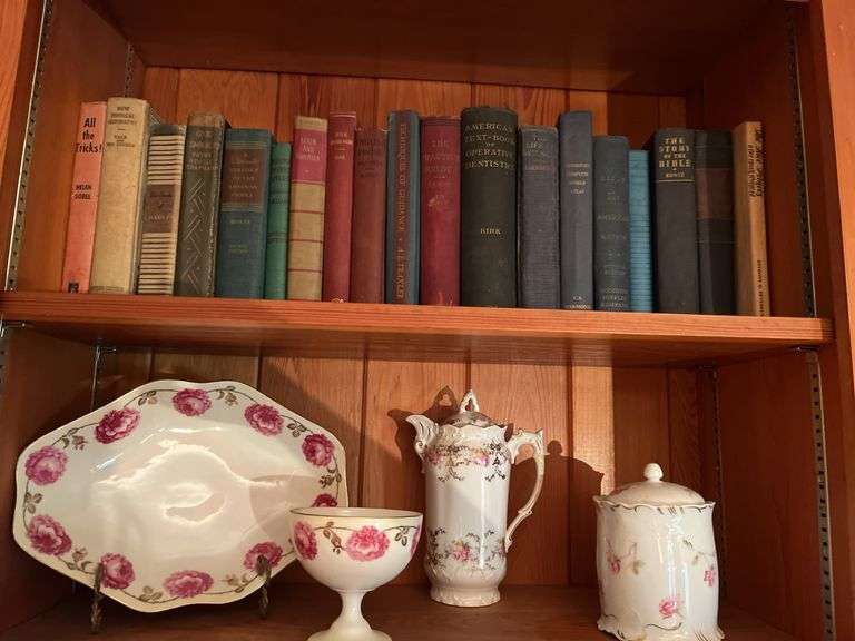 Contents of 1 set of shelves