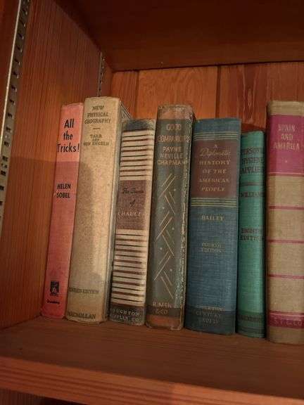 Contents of 1 set of shelves