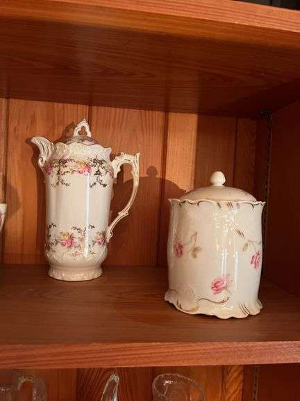Contents of 1 set of shelves