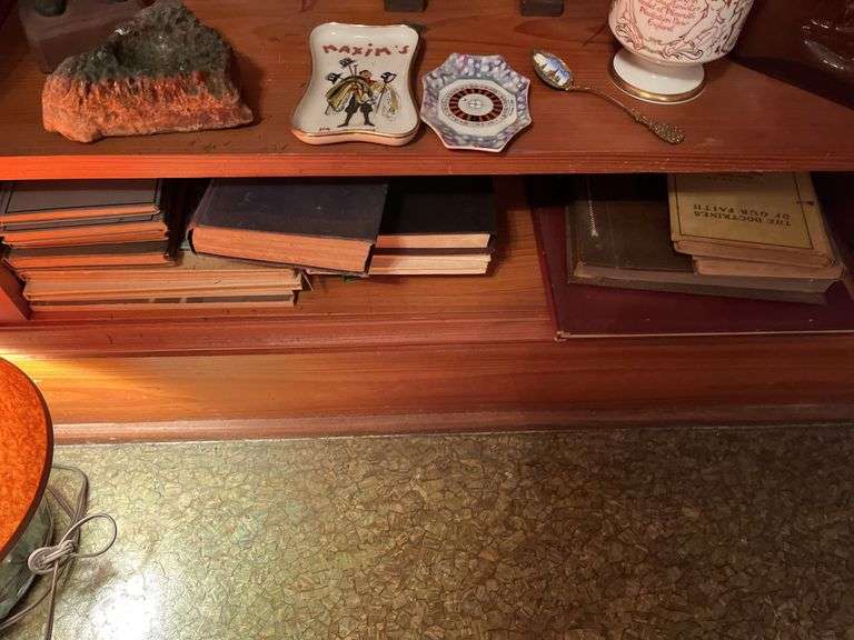 Contents of 7th set of shelves.