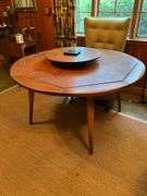 Round dining table