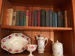 Contents of 1 set of shelves