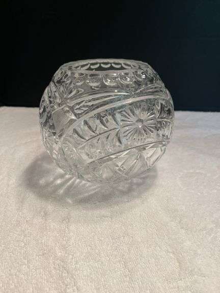 round Crystal Vase image