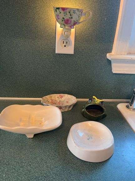 Assorted Home Decor Items: image