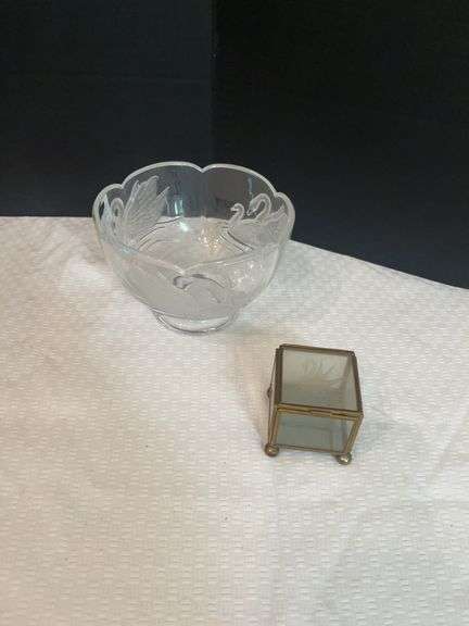 Leda Crystal Swan Bowl and Glass Box with Etched Swan Design image