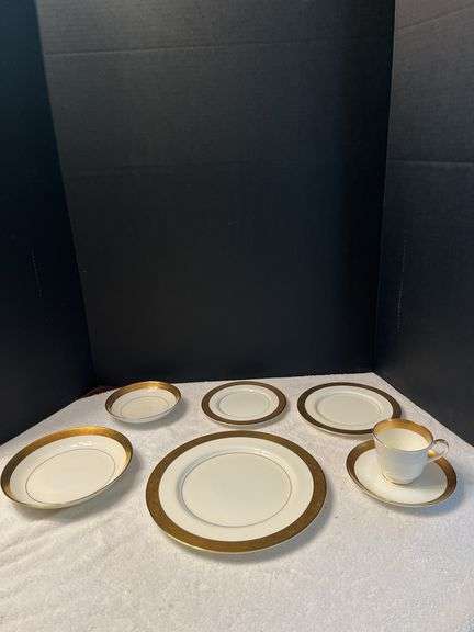 Mikasa Narumi Japan Harrow A1-129 Bone China Set image