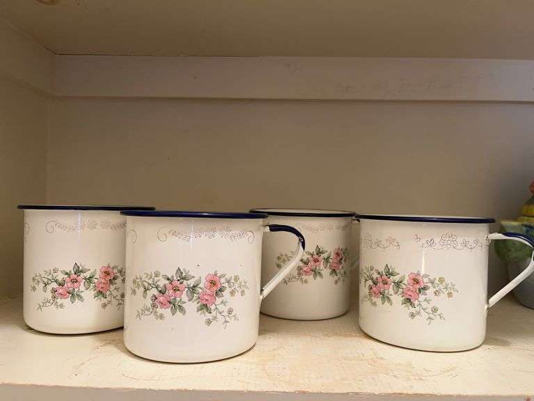 Set of 4 Floral Enamelware Mugs - Mexico image