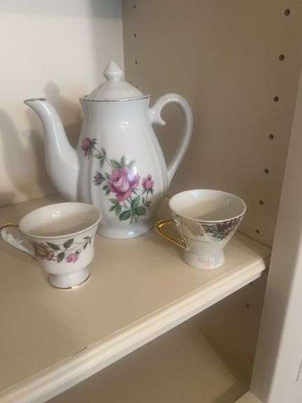 Porcelain Tea Set with Floral Design image
