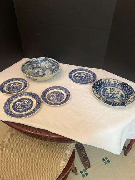 Collection of Blue Willow Ware Plates and Bowl image