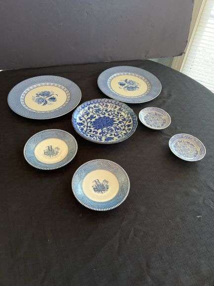 Andrea by Sadek Blue and White Decorative Plates image