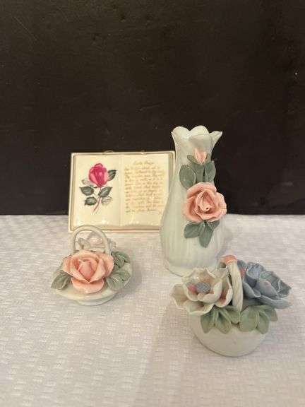 Floral Porcelain Decorative Display Pieces image