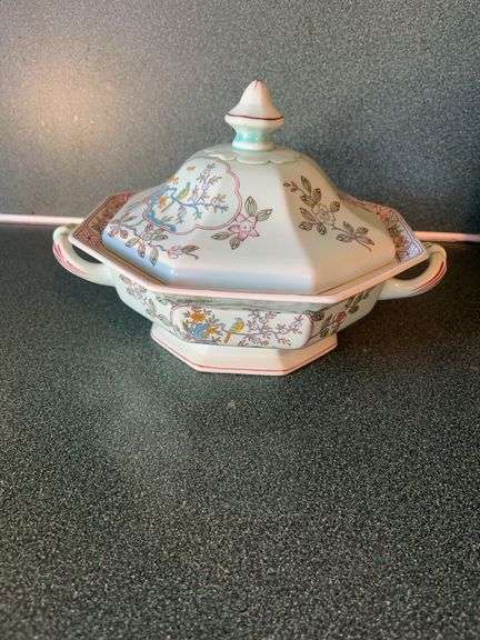 Adams Calyx Ware Singapore Bird Covered Vegetable Bowl image