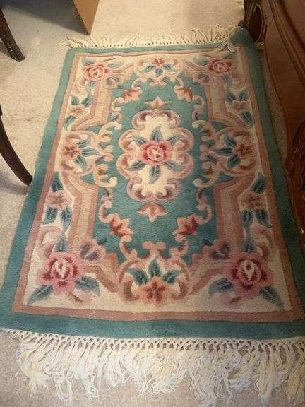 Floral Accent Rug with Tassels image