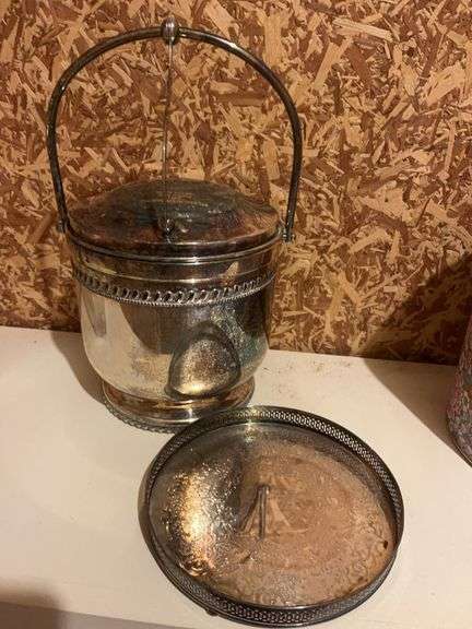 Silverplate Ice Bucket with Lid image