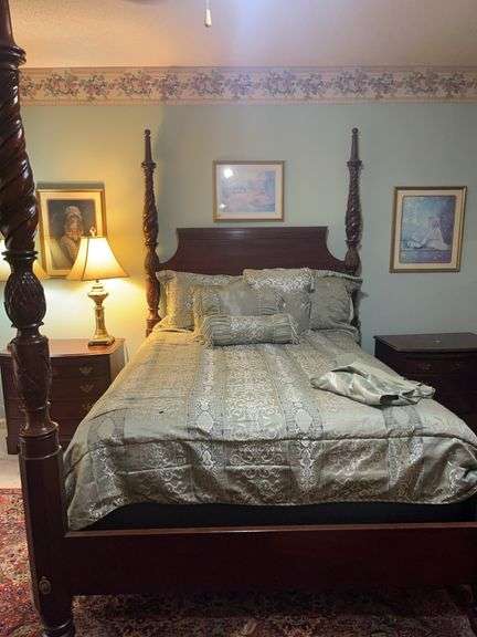 Four-Poster Bed Set with Bedding image