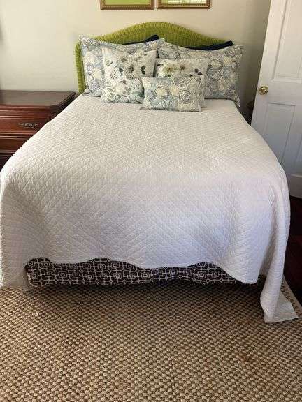 Full Size Bed Set with Wicker Headboard, Bedspread, and Pillows image