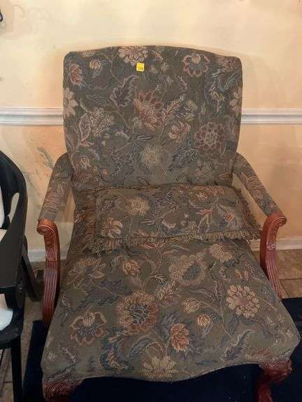 Miscellaneous chair lot and bench