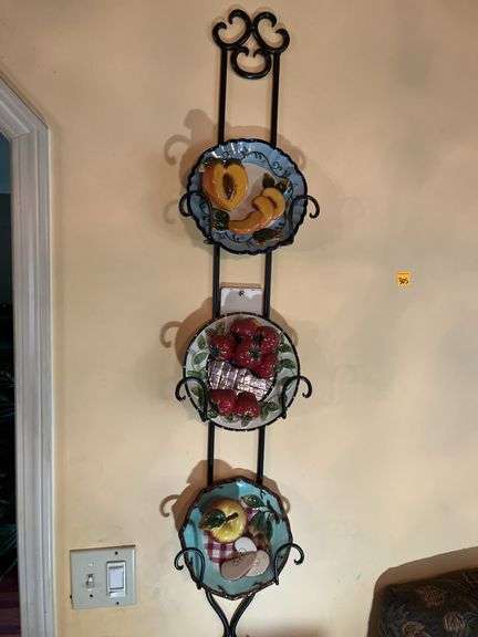 Miscellaneous wall hanging lot
