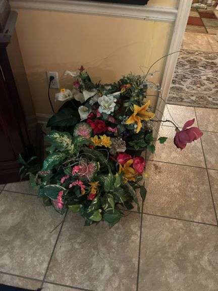 Artificial Flowers & Baskets