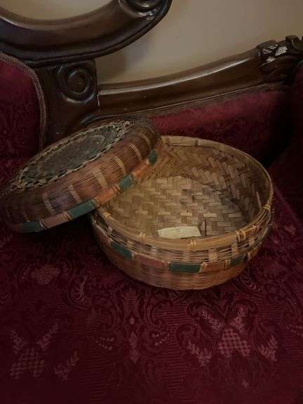 Basket lot